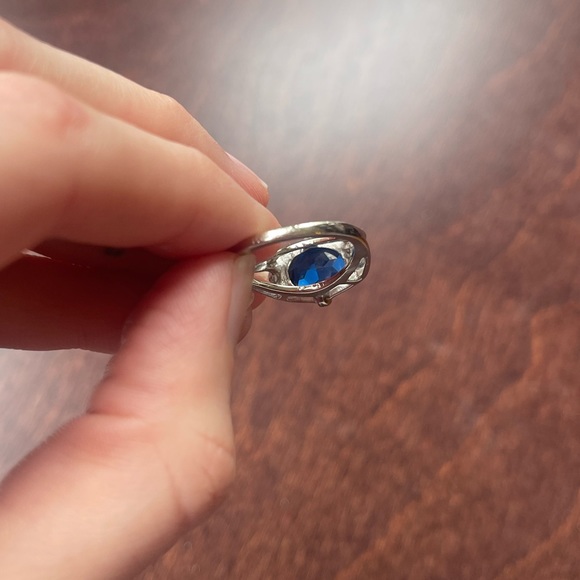 Vintage Oval Cut Blue Gemstone 14 Karat White Gold Ring - Picture 4 of 6